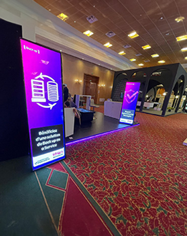Totem LED pour événement à Casablanca et au Maroc,fabrication stand d'exposition maroc.
